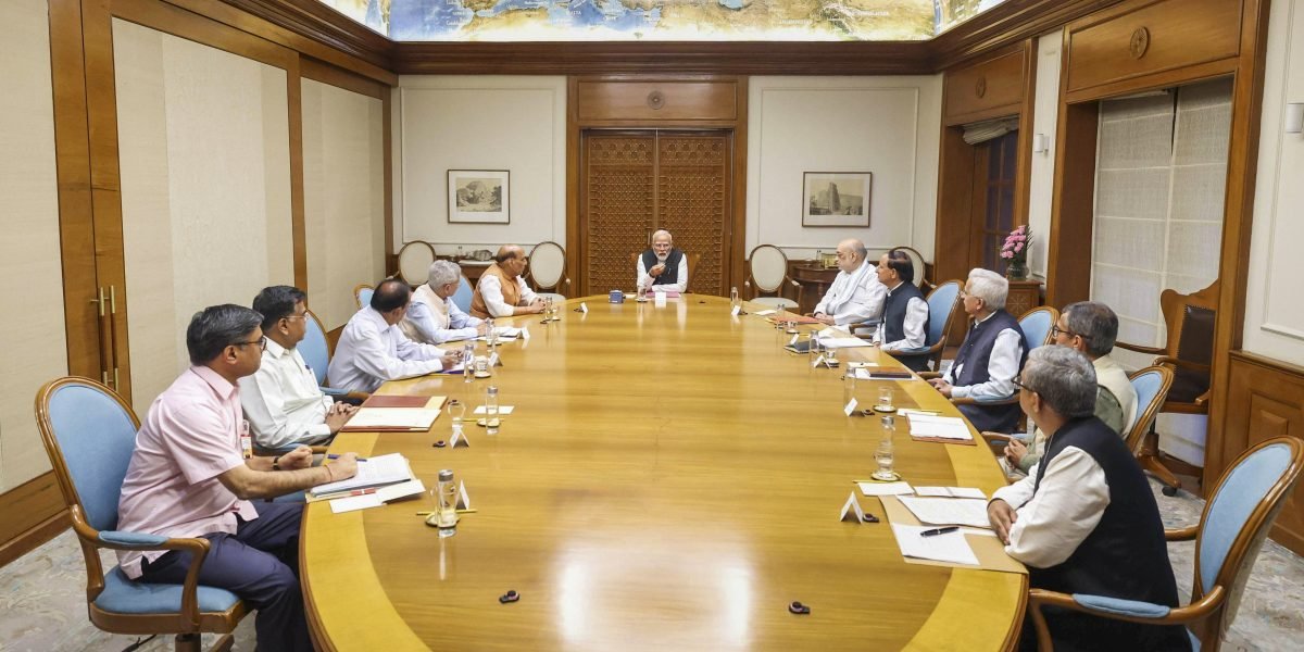 குற்றவாளிகளை ‘விட்டு வைக்க மாட்டோம்’ என்று அரசாங்கம் உறுதியளித்ததால், வியாழக்கிழமை பஹல்காமில் அனைத்துக் கட்சிக் கூட்டம்