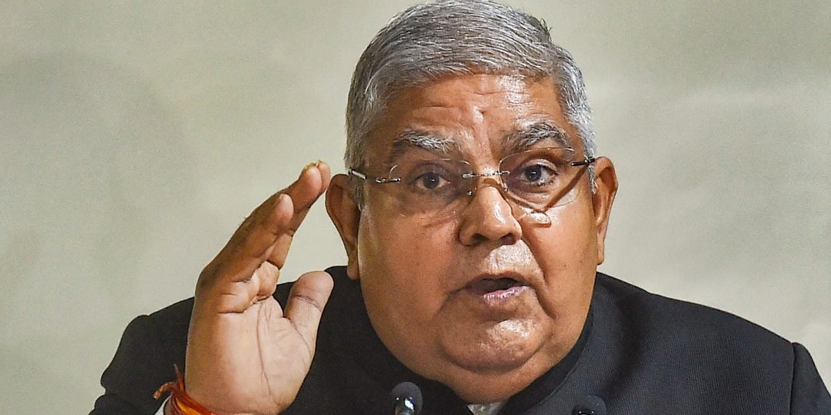 தன்கரின் அவமானம்: துணை ஜனாதிபதி ஒரு கட்சி சார்புடைய தாக்குதல் நாயாக மாறும்போது, ​​ஜனநாயகம் இரத்தம் சிந்துகிறது.