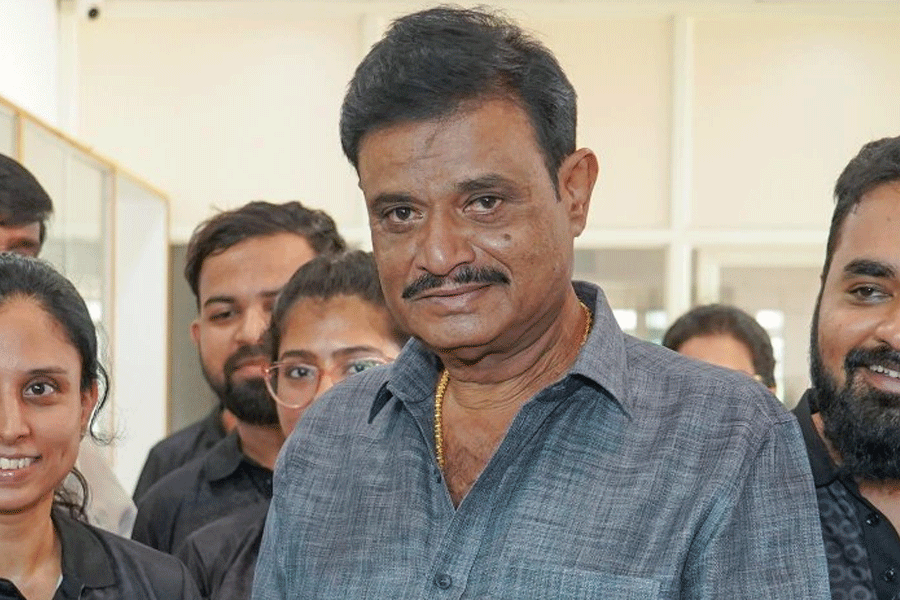 ‘நாரி சக்தி’ வாக்குறுதியின் நிழலில்: பாலியல் குற்றச்சாட்டுகளால் சிக்கும் பாஜக, மௌனமாகும் மோடி!