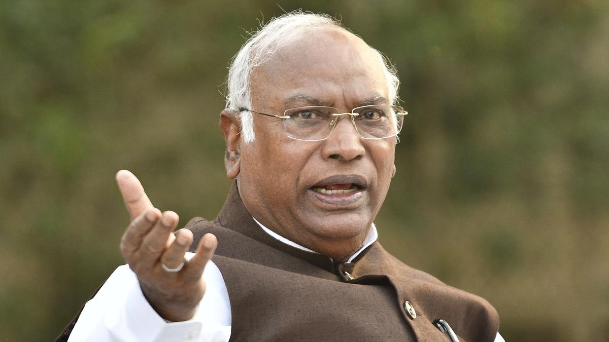 மோடி ஆட்சியில் வங்கி மோசடிகள் பெரிதளவில் அதிகரித்து வருகின்றன: மல்லிகார்ஜுன் கார்கே