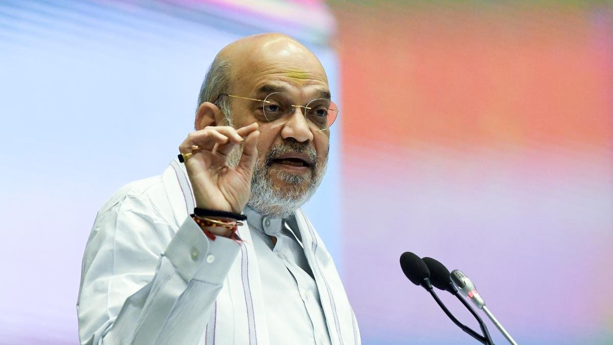 ஆங்கிலப் பேச்சாளர்கள் கூட்டத்தில் அமித் ஷாவின் பழிவாங்கும் பேச்சு, இந்தியாவில் மொழியியல் அரசியலின் பழைய தவறுகளை மீட்டெடுக்கிறது.