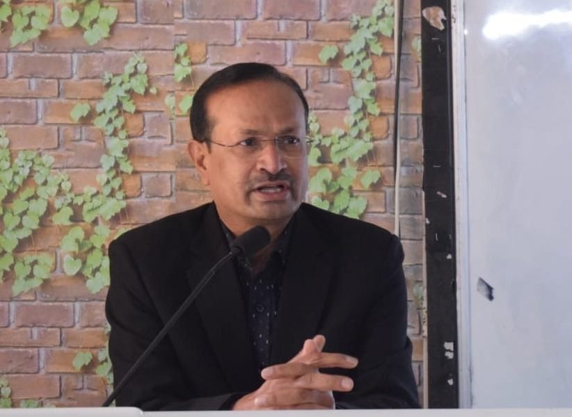 இரண்டு ட்வீட்கள், இரண்டு எஃப்.ஐ.ஆர்: ‘வாக்குத் திருட்டு’ குற்றச்சாட்டுகளுக்கு மத்தியில் பேராசிரியர் சஞ்சய் குமார் எப்படி இலக்கானார்?