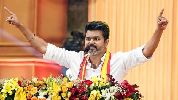 விஜய் 2026 தமிழ்நாடு சட்டமன்றத் தேர்தல்: வரலாறு திரும்புகிறது!