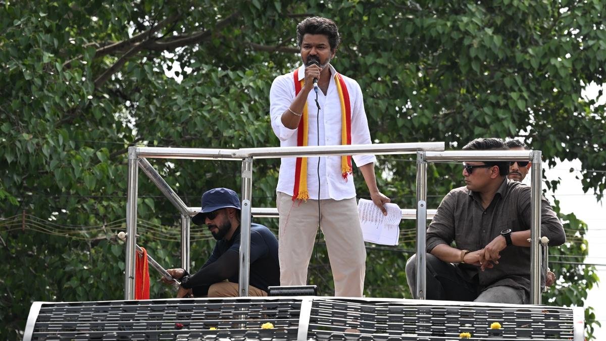 நாகை மற்றும் திருவாரூரில் விஜய்யின் மக்கள் சந்திப்புப் பரப்புரை: மாற்றப்பட்ட இடங்கள், பாதுகாப்பு ஏற்பாடுகள் மற்றும் முக்கிய கோரிக்கை