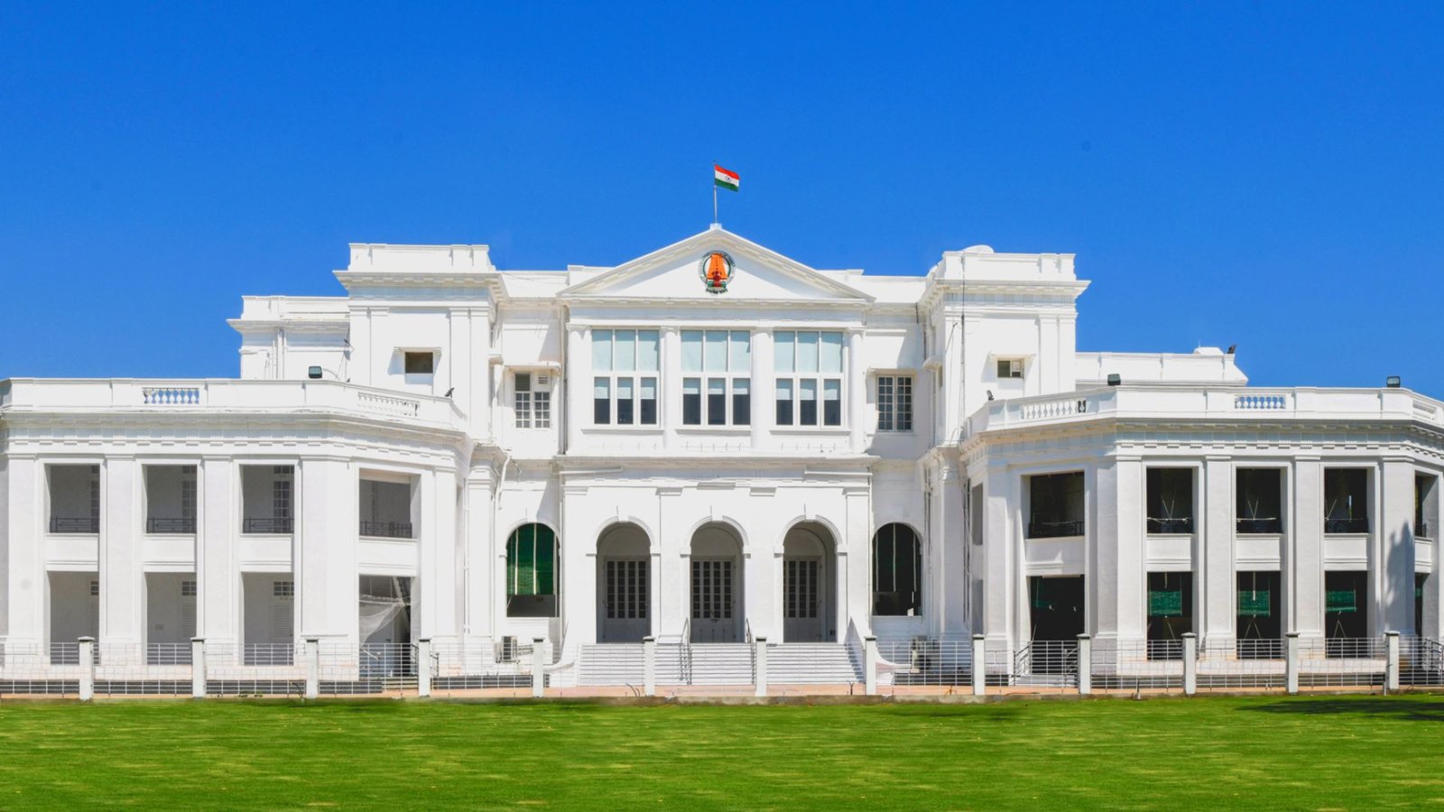 எனது மைக் அணைக்கப்பட்டது; நான் அவமதிக்கப்பட்டேன்” – மக்கள் மாளிகை (Raj Bhavan) அதிரடி விளக்கம்!