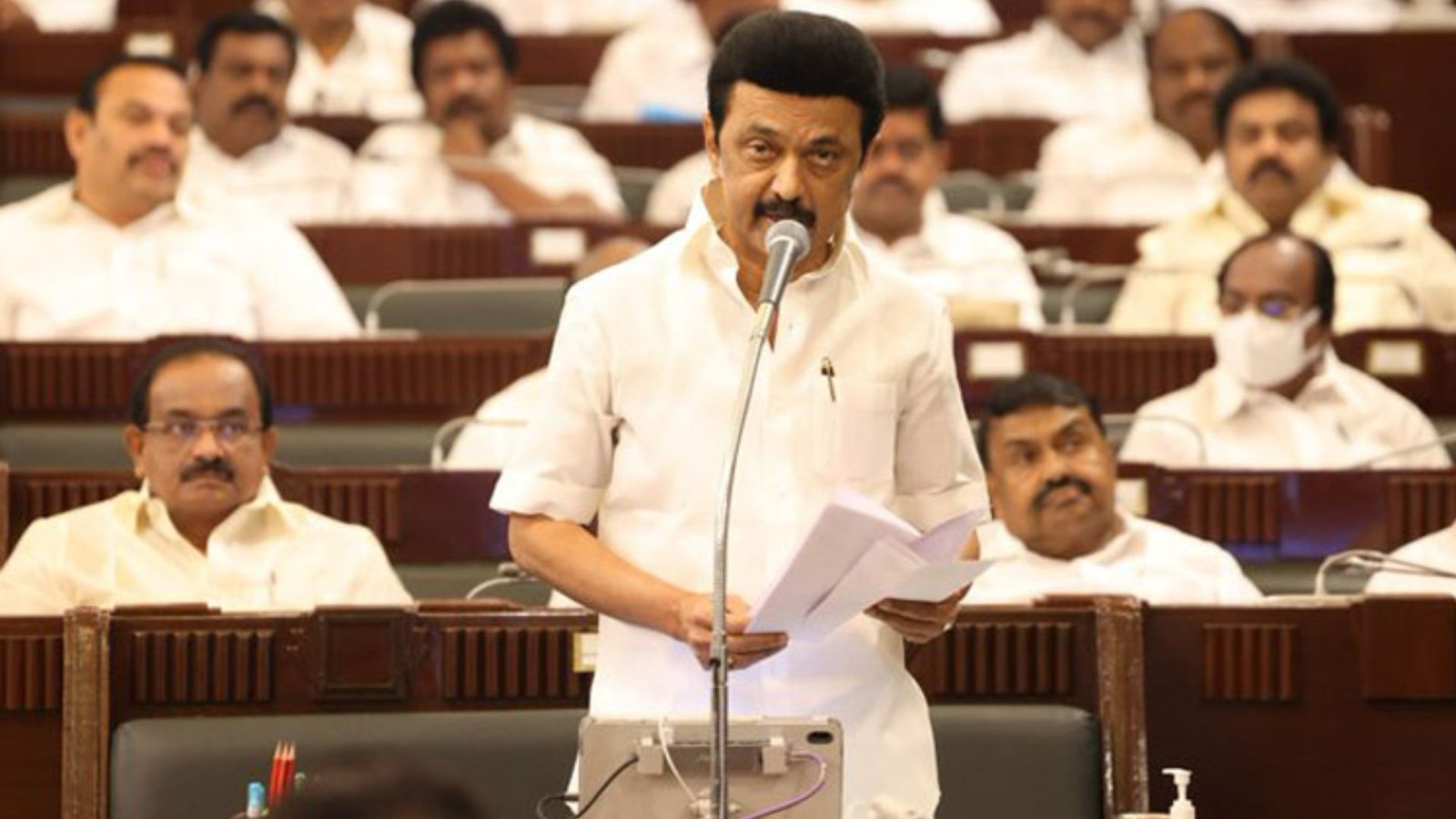 சட்டப்பேரவையில் பரபரப்பு: ஆளுநர் உரையை ‘படித்ததாக’ தீர்மானம் நிறைவேற்றம் – முதல்வர் ஸ்டாலின் அதிரடி!