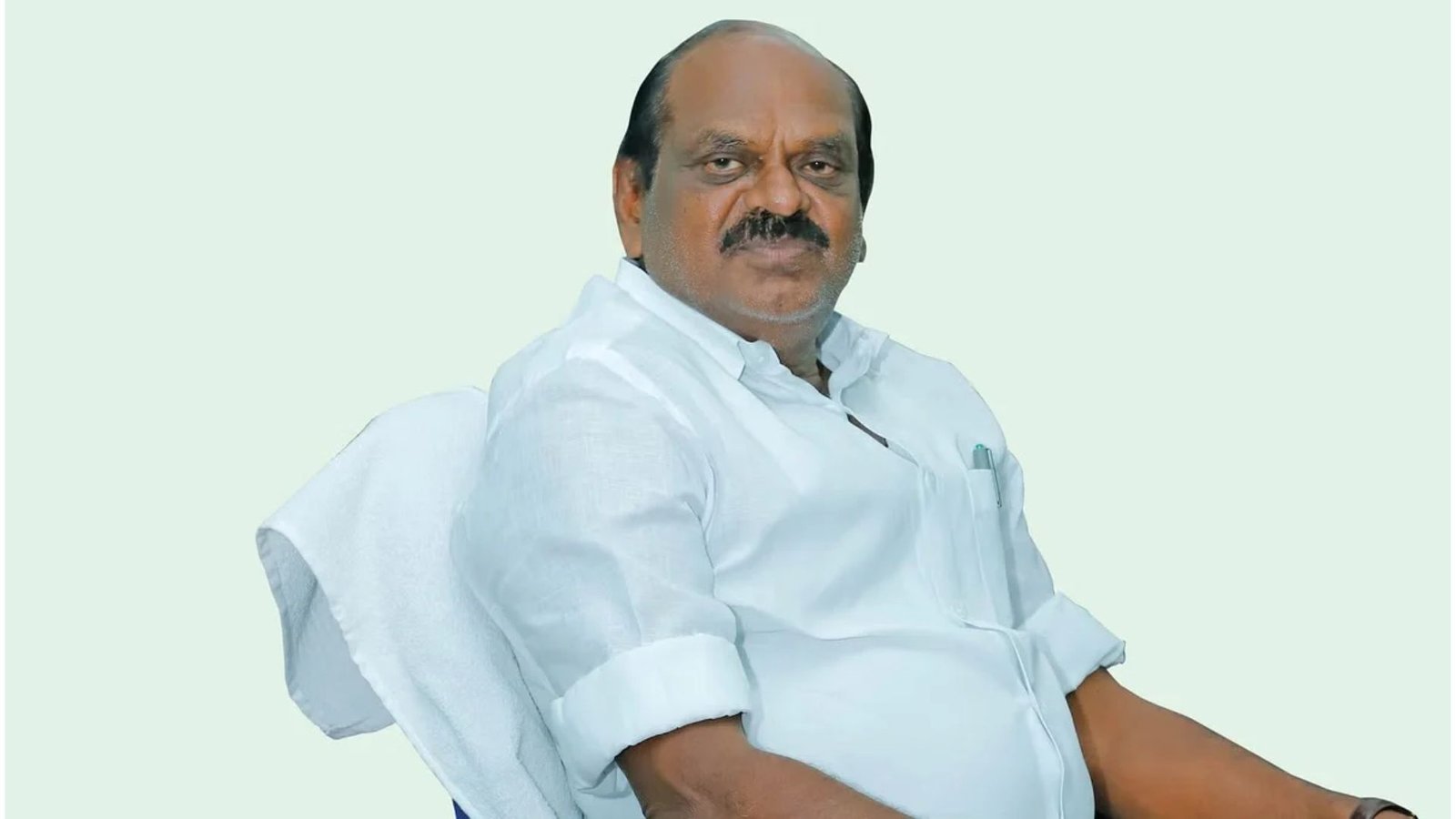 ஓபிஎஸ் அணிக்கு பெரும் அதிர்ச்சி: எம்.எல்.ஏ பதவியை ராஜினாமா செய்து திமுகவில் இணைந்தார் வைத்திலிங்கம்!