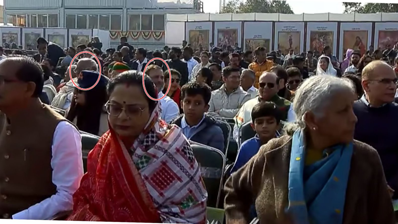 மீண்டும் இருக்கை சர்ச்சை: குடியரசு தின விழாவில் 3-வது வரிசையில் ராகுல் காந்தி! எதிர்க்கட்சிகள் அதிருப்தி