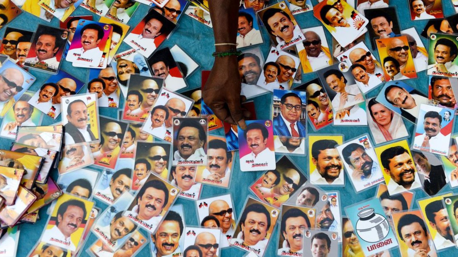 தமிழக அரசியல் 2026: மெகா கூட்டணிகள் உருவாக்கம் – மும்முனைப் போட்டியை நோக்கித் தேர்தல் களம்!