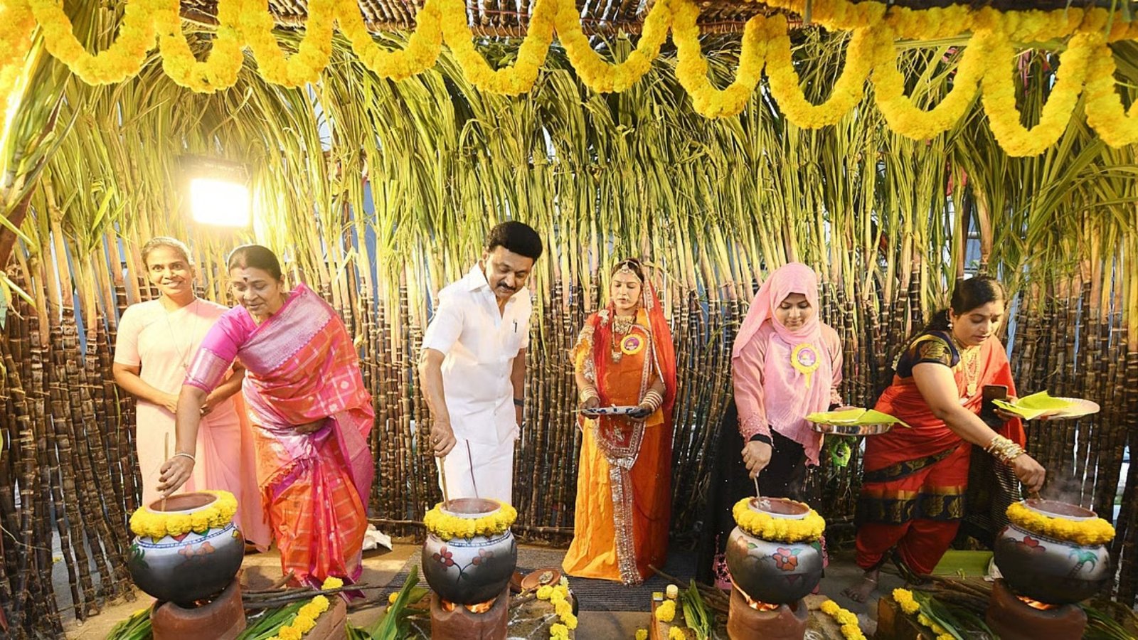 “திராவிட மாடல் அரசின் பொங்கல் பரிசு: இல்லந்தோறும் மகிழ்ச்சி!” – முதல்வர் மு.க.ஸ்டாலின் பொங்கல் வாழ்த்து!