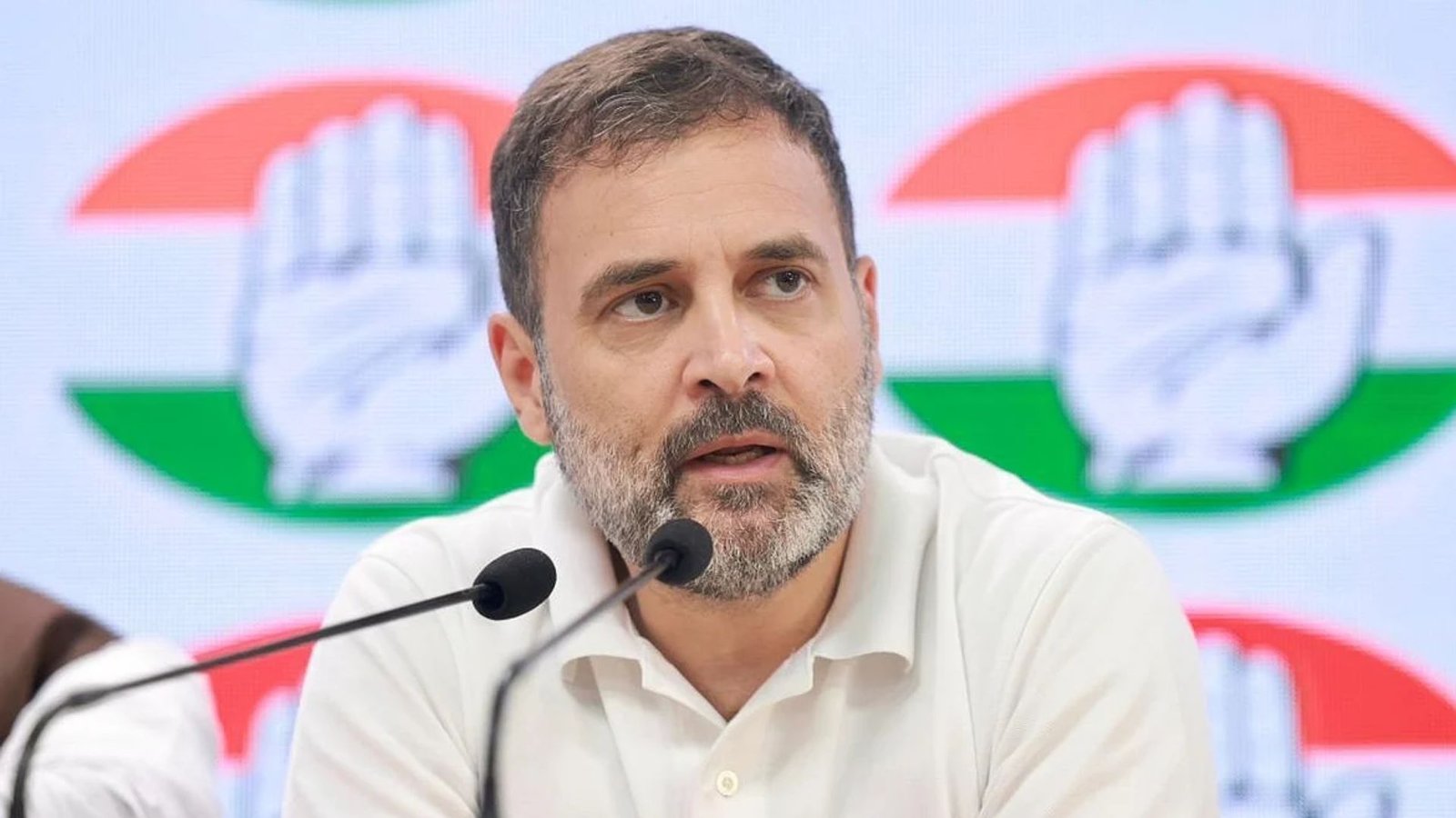 மக்களவையில் பரபரப்பு: ராகுல் காந்தி பேசிக்கொண்டிருந்த போதே மைக் துண்டிப்பு! ராணுவக் குறிப்புகளால் சர்ச்சை!