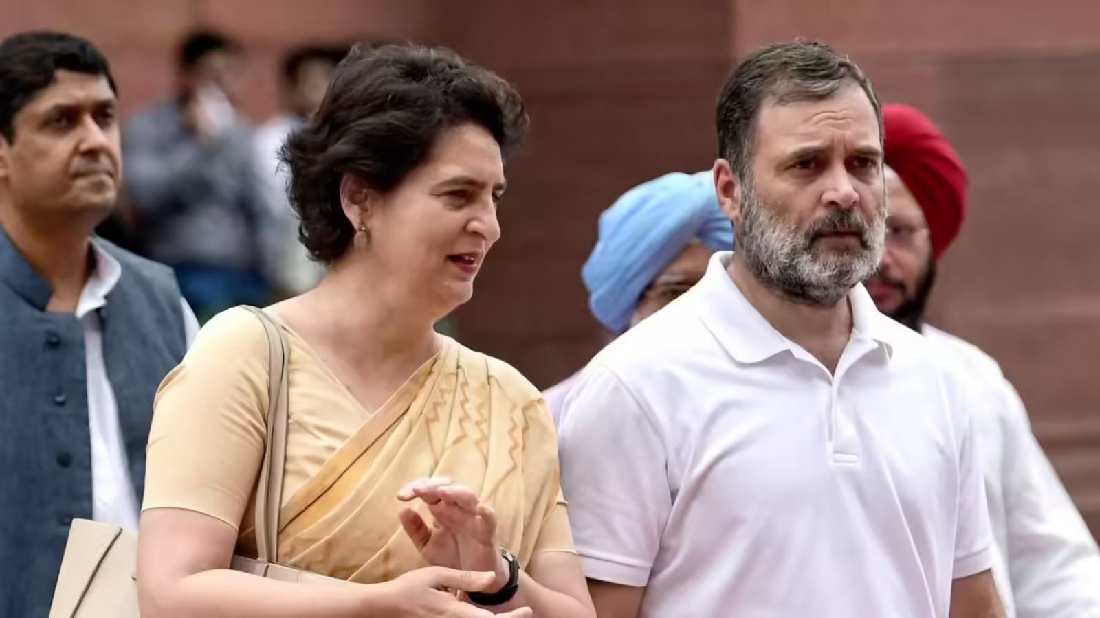 “உண்மையை மறைக்கவே பாஜக கூச்சலிடுகிறது!” – ராகுல் காந்திக்கு ஆதரவாகப் பிரியங்கா காந்தி ஆவேசம்!