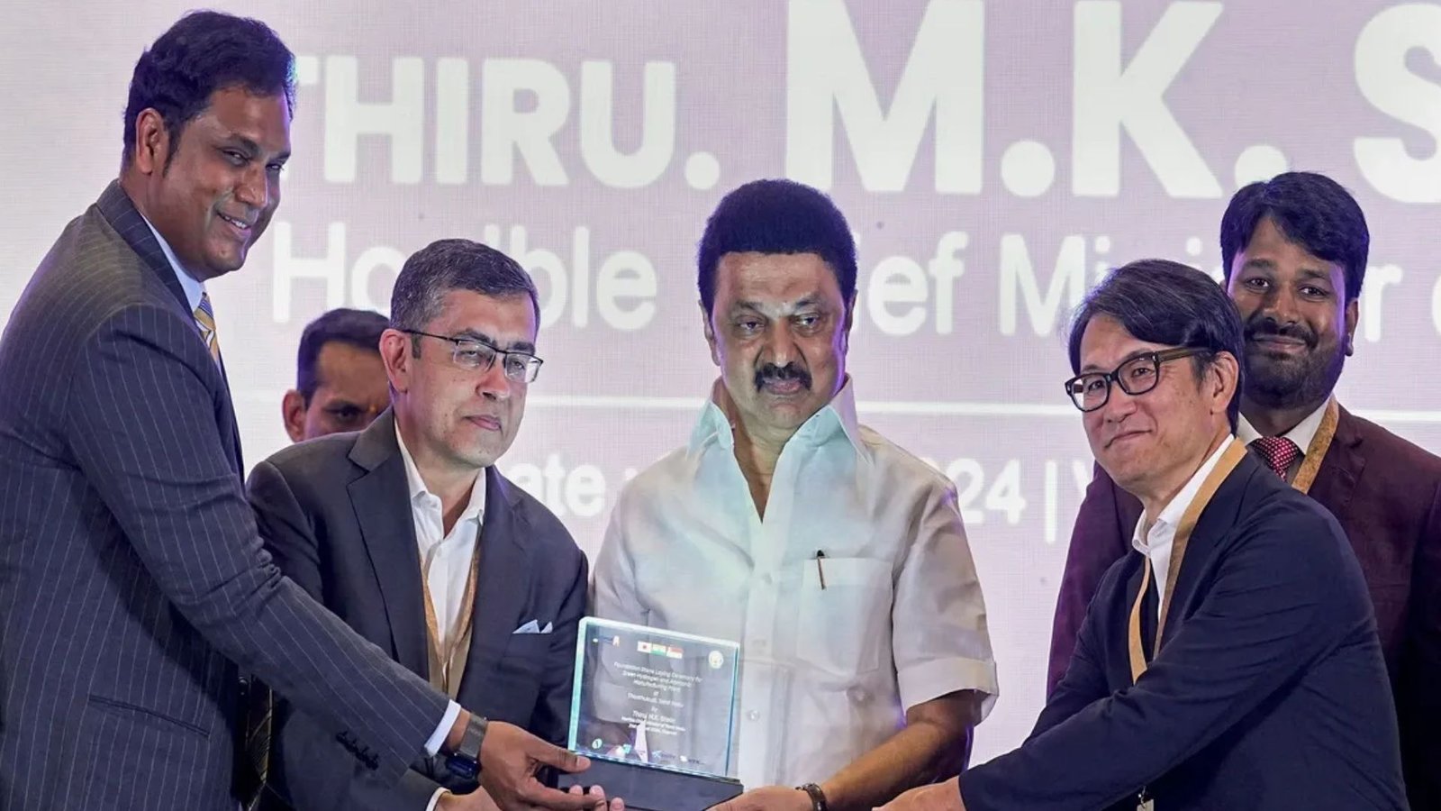 தமிழக அமைச்சரவை அதிரடி! ₹34,237 கோடி முதலீடு, 55,000 பேருக்கு வேலை – முதல்வர் ஸ்டாலின் ஒப்புதல்!