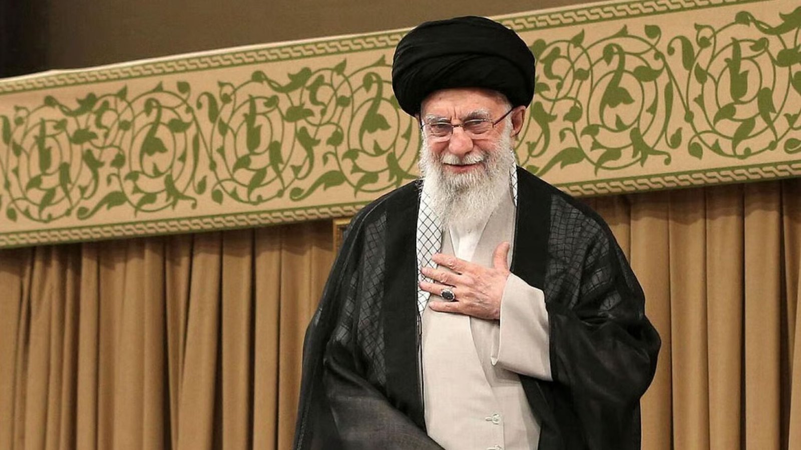 37 ஆண்டுகால வரலாற்றில் முதல்முறை: விமானப்படை சந்திப்பைப் புறக்கணித்த கமேனி – ஈரானில் என்ன நடக்கிறது?