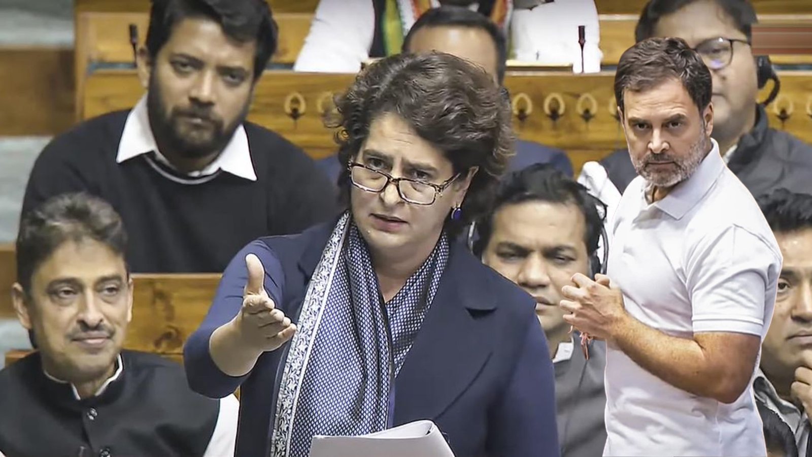 நாடாளுமன்றத்தில் ராகுல் காந்தியை பேச அனுமதிக்க வேண்டும்: பிரியங்கா காந்தி ஆவேசம்!