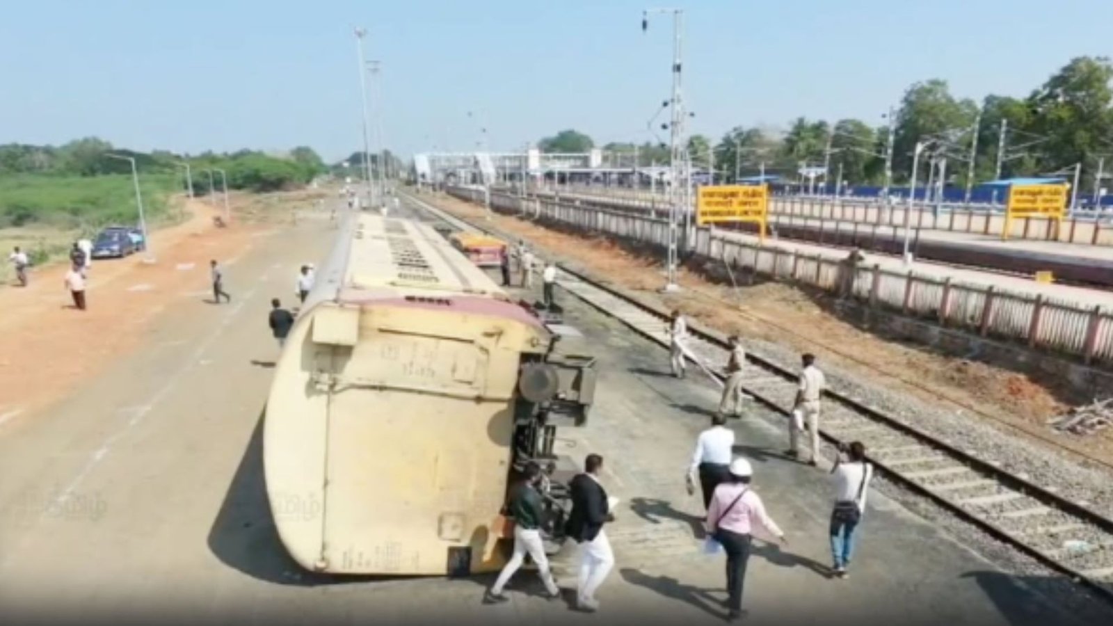 மானாமதுரையில் ‘ரயில் விபத்து’ தத்ரூப ஒத்திகை: நொடிப்பொழுதில் பயணிகளை மீட்ட NDRF – மிரளவைத்த மீட்புப் பணி!