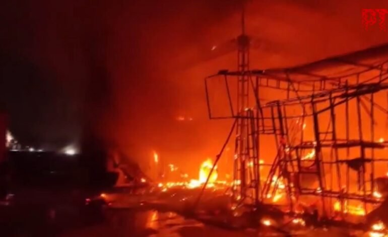 குருகிராமில் பயங்கரம்: திருமண மண்டபத்தில் நள்ளிரவில் பெரும் தீ விபத்து – சிலிண்டர் வெடித்ததால் மக்கள் அலறி ஓட்டம்!