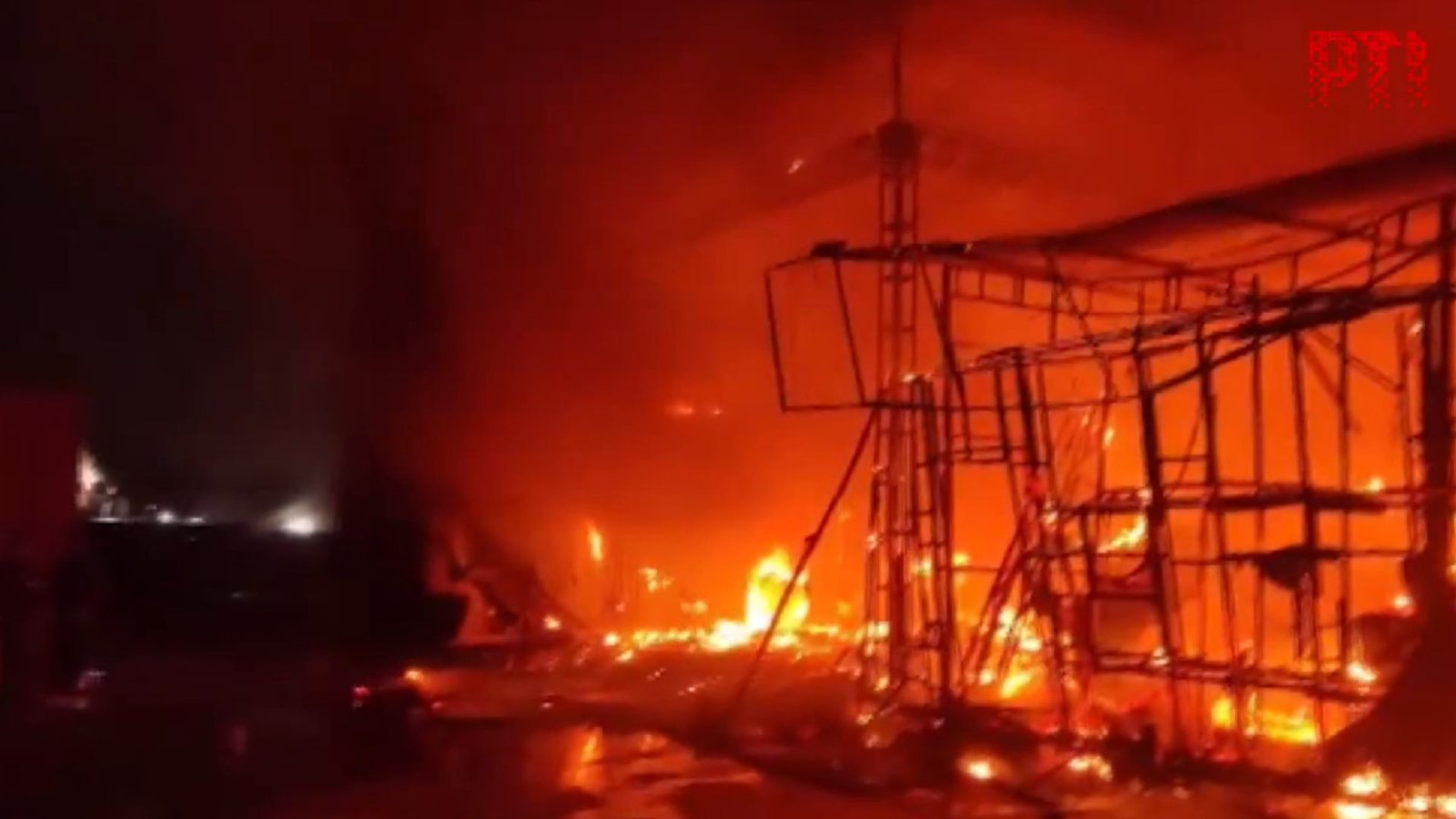 குருகிராமில் பயங்கரம்: திருமண மண்டபத்தில் நள்ளிரவில் பெரும் தீ விபத்து – சிலிண்டர் வெடித்ததால் மக்கள் அலறி ஓட்டம்!