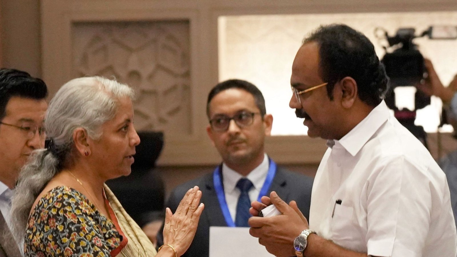 “வருவாய் சரிவு… ரிசர்வ் வங்கி பிடித்தம்”: தமிழக பட்ஜெட்டில் நிதியமைச்சர் வெளியிட்ட அதிர்ச்சித் தகவல்!