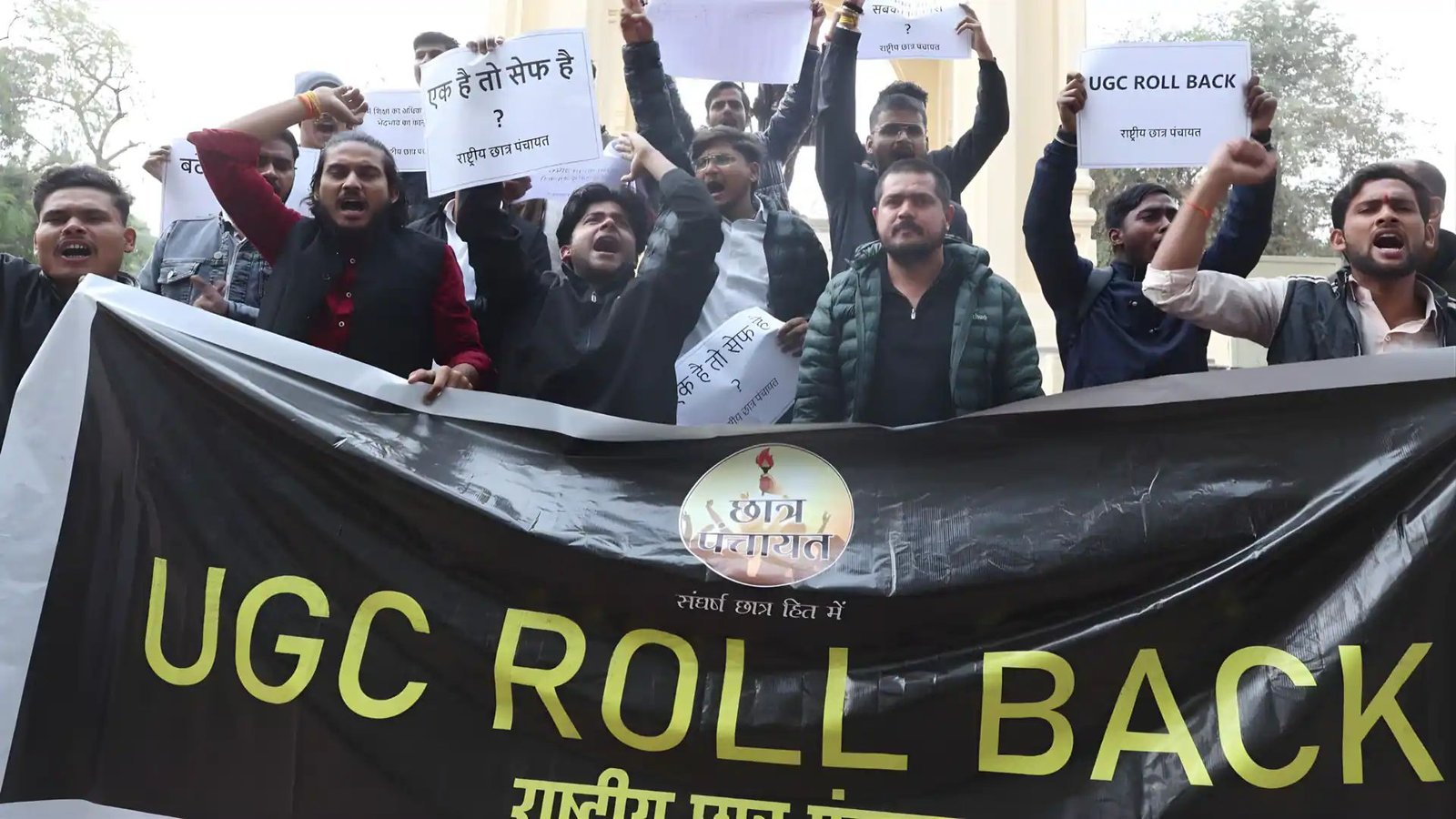 பதிலளிக்காமல் ‘மந்திரம்’ சொல்லி எஸ்கேப்: மத்திய அமைச்சர் நித்யானந்த் ராய் வீடியோவால் இணையத்தில் மீம்ஸ் மழை!