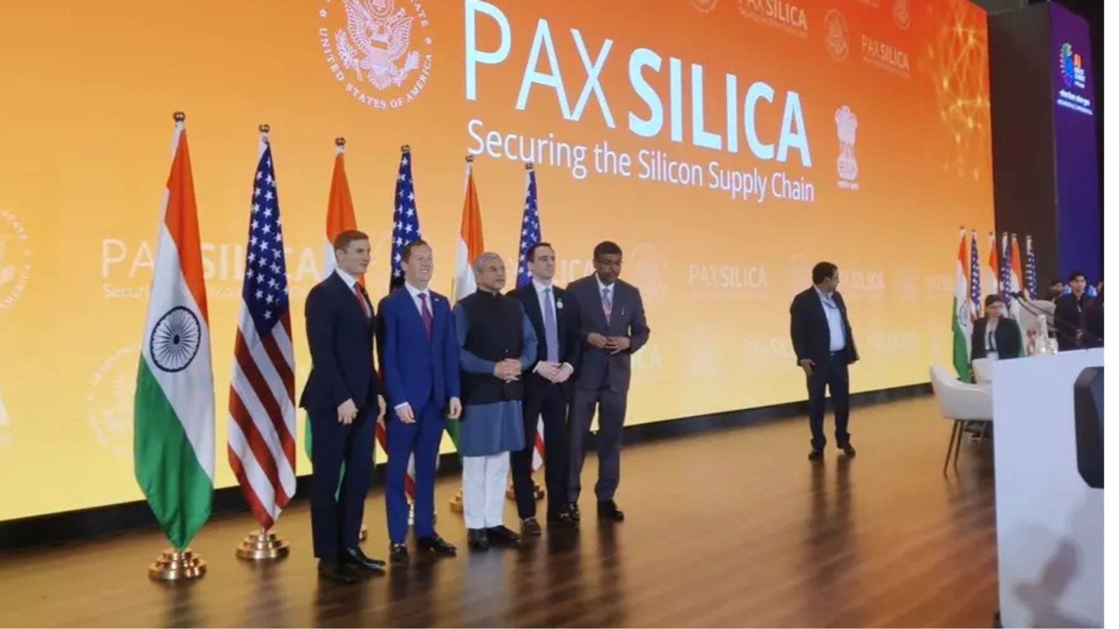 ‘Pax Silica’ கூட்டணியில் இந்தியா: ஏஐ (AI) மற்றும் செமிகண்டக்டர் துறையில் புதிய சகாப்தம்!