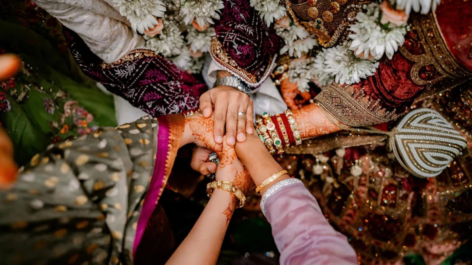 குஜராத்தில் புதிய திருமணப் பதிவு விதிகள்: பெற்றோரின் அனுமதி கட்டாயமா?