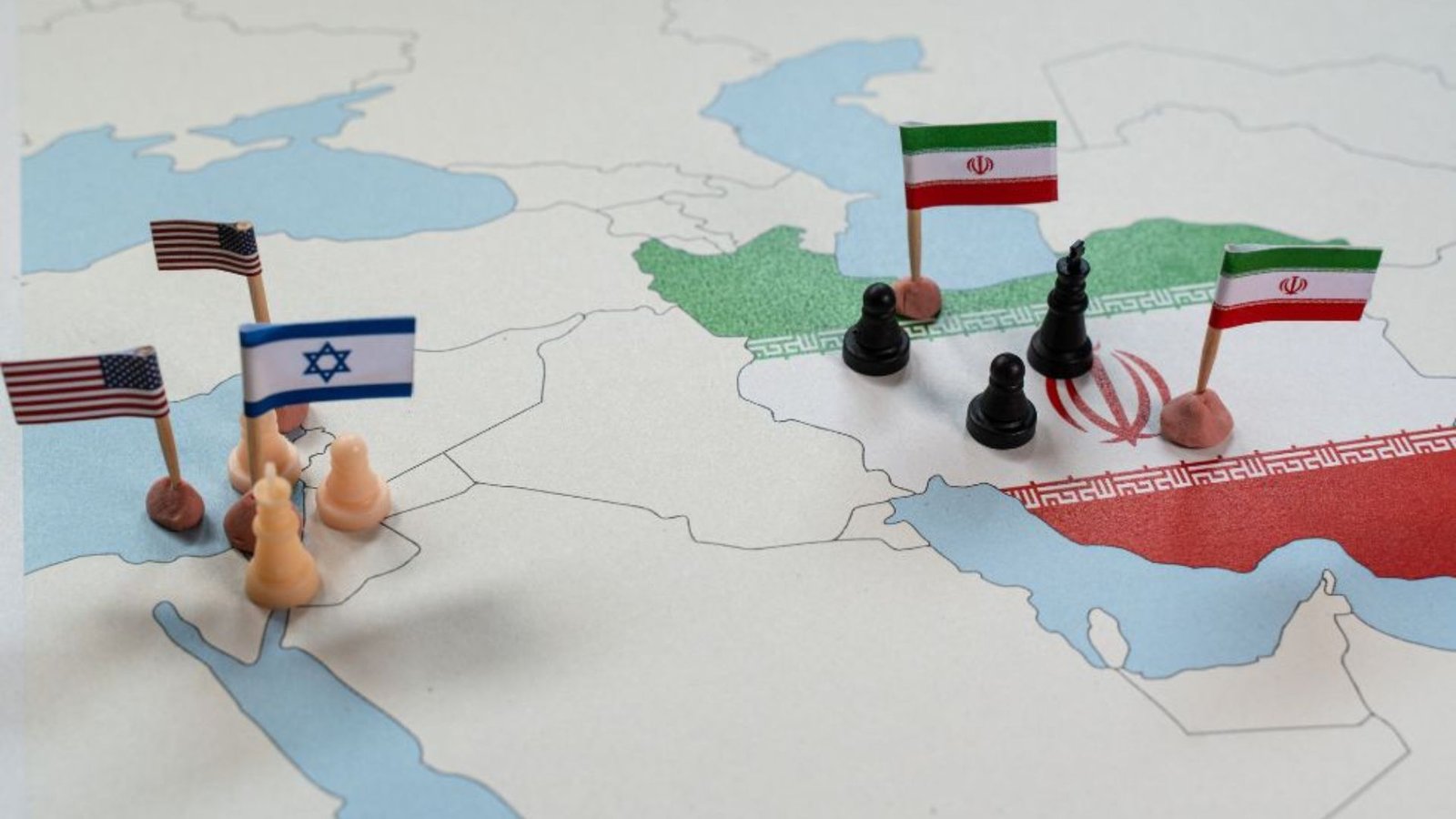 அதிகார மையங்களை அழிப்பது தீர்வாகுமா? – மேற்கு ஆசியாவின் ‘தலை துண்டிப்பு’ அரசியலும், உலக ஒழுங்கின் மாற்றமும்.