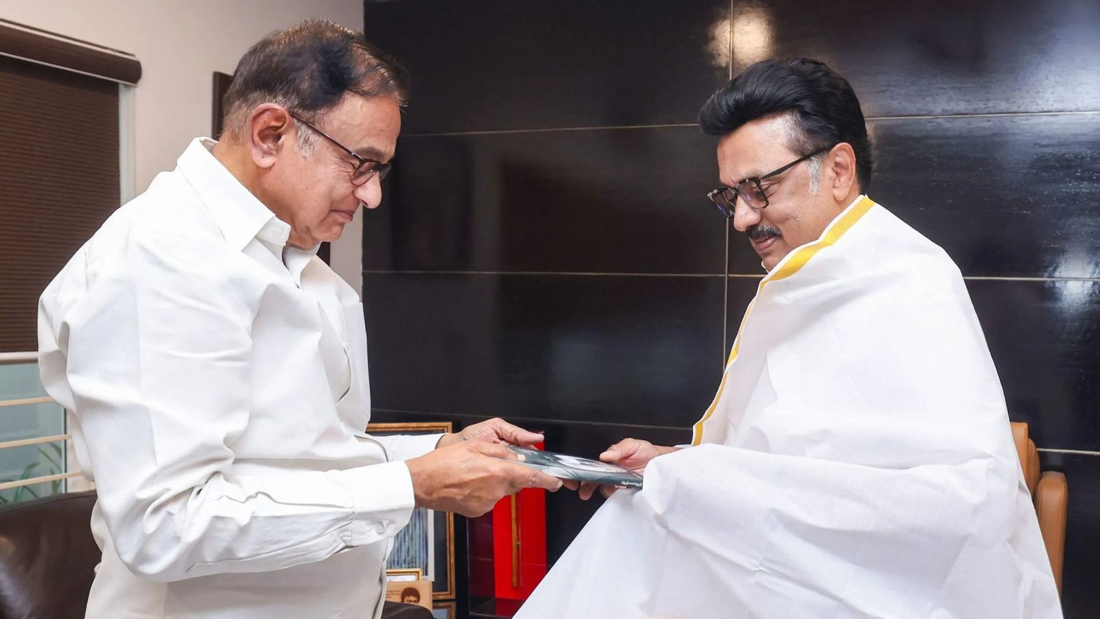 அறிவாலயம் ‘டெட்லைன்’ எதிரொலி: ஸ்டாலினைச் சந்தித்தார் ப.சிதம்பரம்! இழுபறி முடிவுக்கு வருகிறதா?