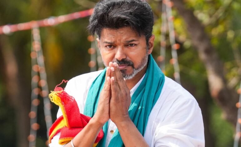 “கிரிக்கெட்டில் சிஎஸ்கே… தேர்தலில் தவெக!” – திமுகவை ‘தீய சக்தி’ எனச் சாடி விஜய் முழக்கம்.