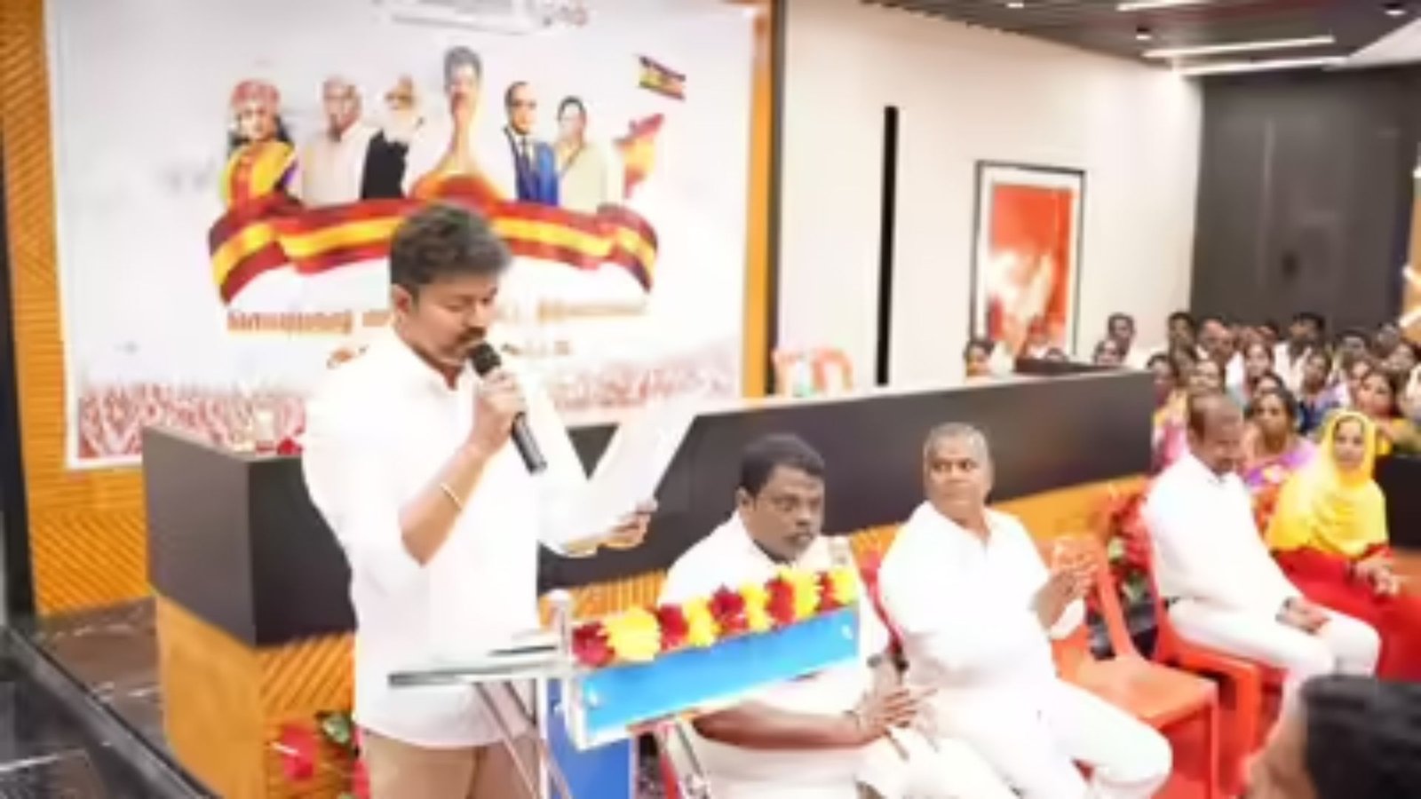 தவெக வேட்பாளர் அறிமுகம் திடீர் ஒத்திவைப்பு! – இன்னும் இறுதி செய்யப்படாத பட்டியல்; சொந்த ஊர் திரும்பிய தொண்டர்கள்.