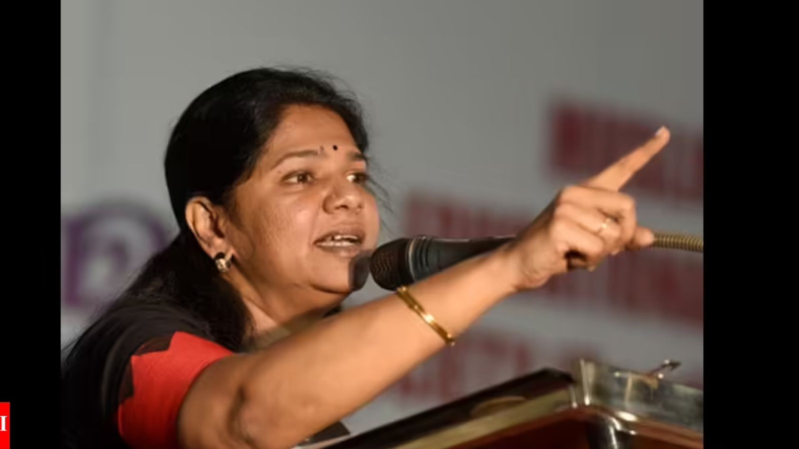 “குற்றவாளிகளைக் காப்பற்றியது அதிமுக; தண்டிப்பது திமுக!” – பொள்ளாச்சி விவகாரத்தில் கனிமொழி எம்.பி அதிரடி தாக்கு.