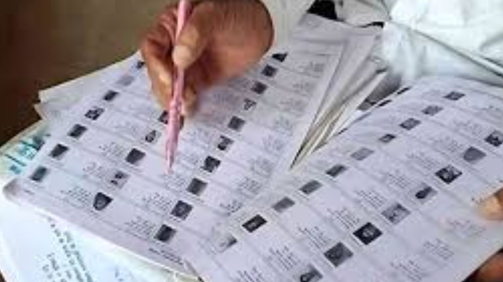 தேர்தல் 2026: ‘பூத் சிலிப்’ மட்டும் போதாது! – வாக்களிக்கத் தேவையான 12 அடையாள அட்டைகள் இதோ!