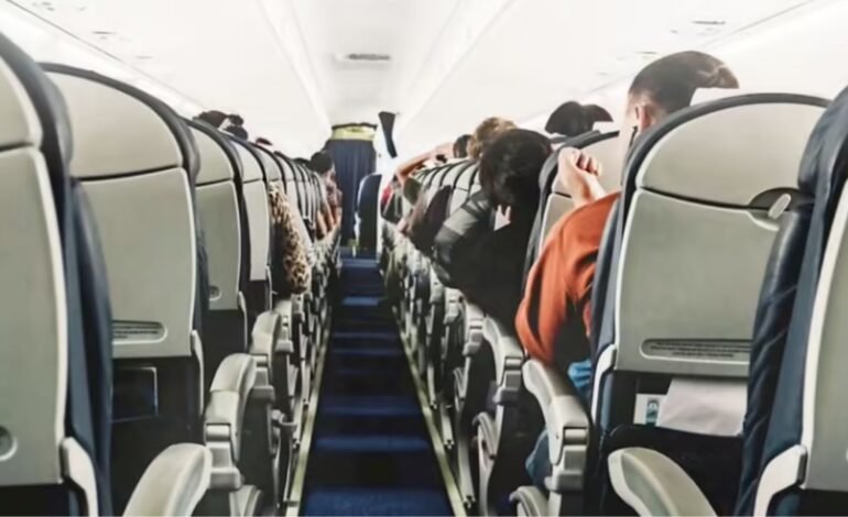 விமானப் பயணிகளுக்கு குட் நியூஸ்: 60% இருக்கைகளுக்குக் கூடுதல் கட்டணம் கிடையாது!