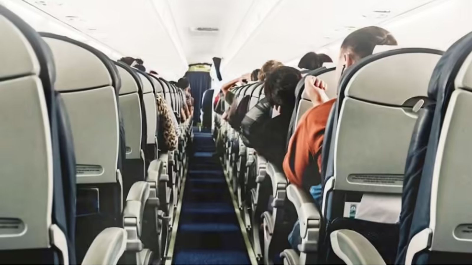 விமானப் பயணிகளுக்கு குட் நியூஸ்: 60% இருக்கைகளுக்குக் கூடுதல் கட்டணம் கிடையாது!