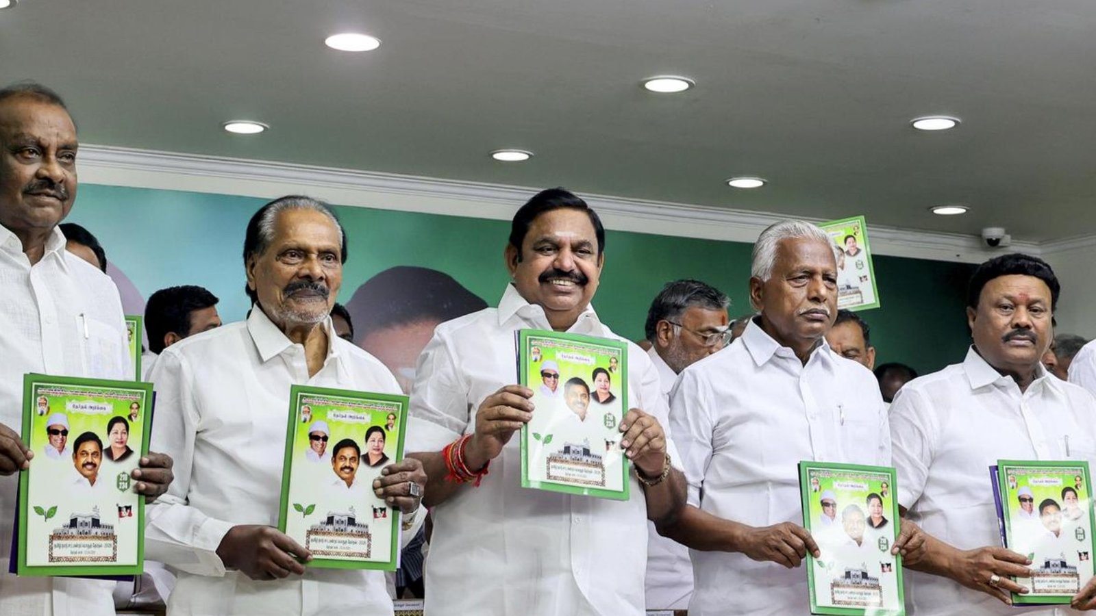 அதிமுக-வின் தேர்தல் அதிரடி: ரூ.10,000 பைக் மானியம் & 50% கேபிள் டிவி கட்டணக் குறைப்பு!