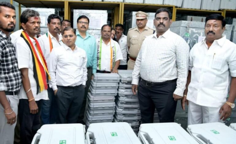 கிருஷ்ணராயபுரத்தில் தேர்தல் பறக்கும் படை அதிரடி: 52 குக்கர்கள் பறிமுதல் – அதிமுக வேட்பாளர் மீது புகார்!