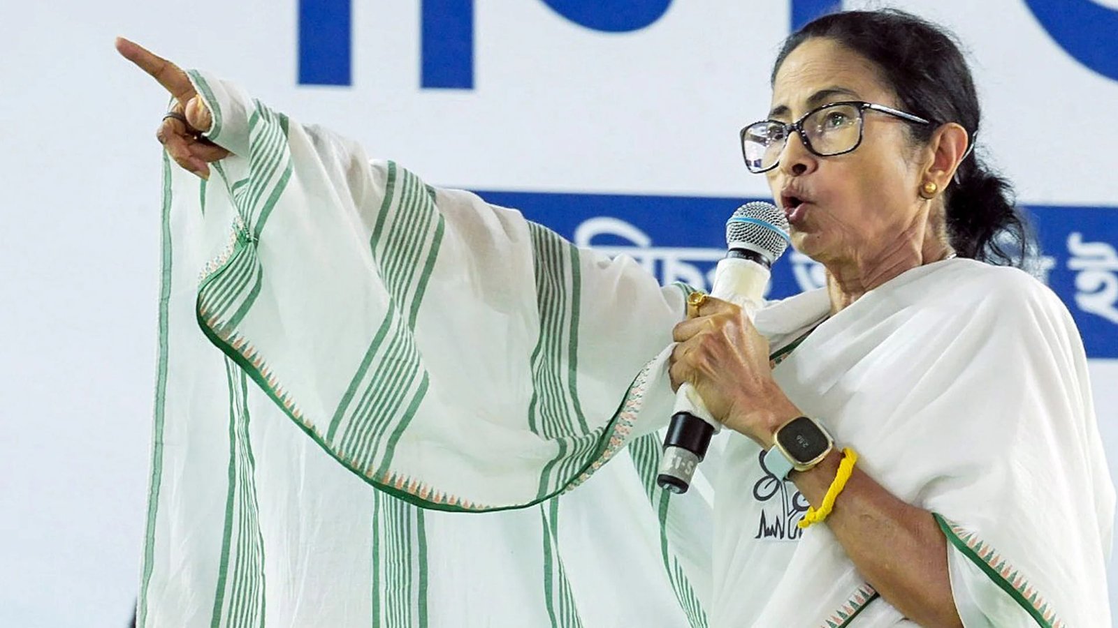 மம்தா எனும் ‘ஒற்றைப் பெண்’: அதிகார இயந்திரத்தை எதிர்க்கும் ஆளுமையா? அல்லது ஆணாதிக்க அரசியலா?