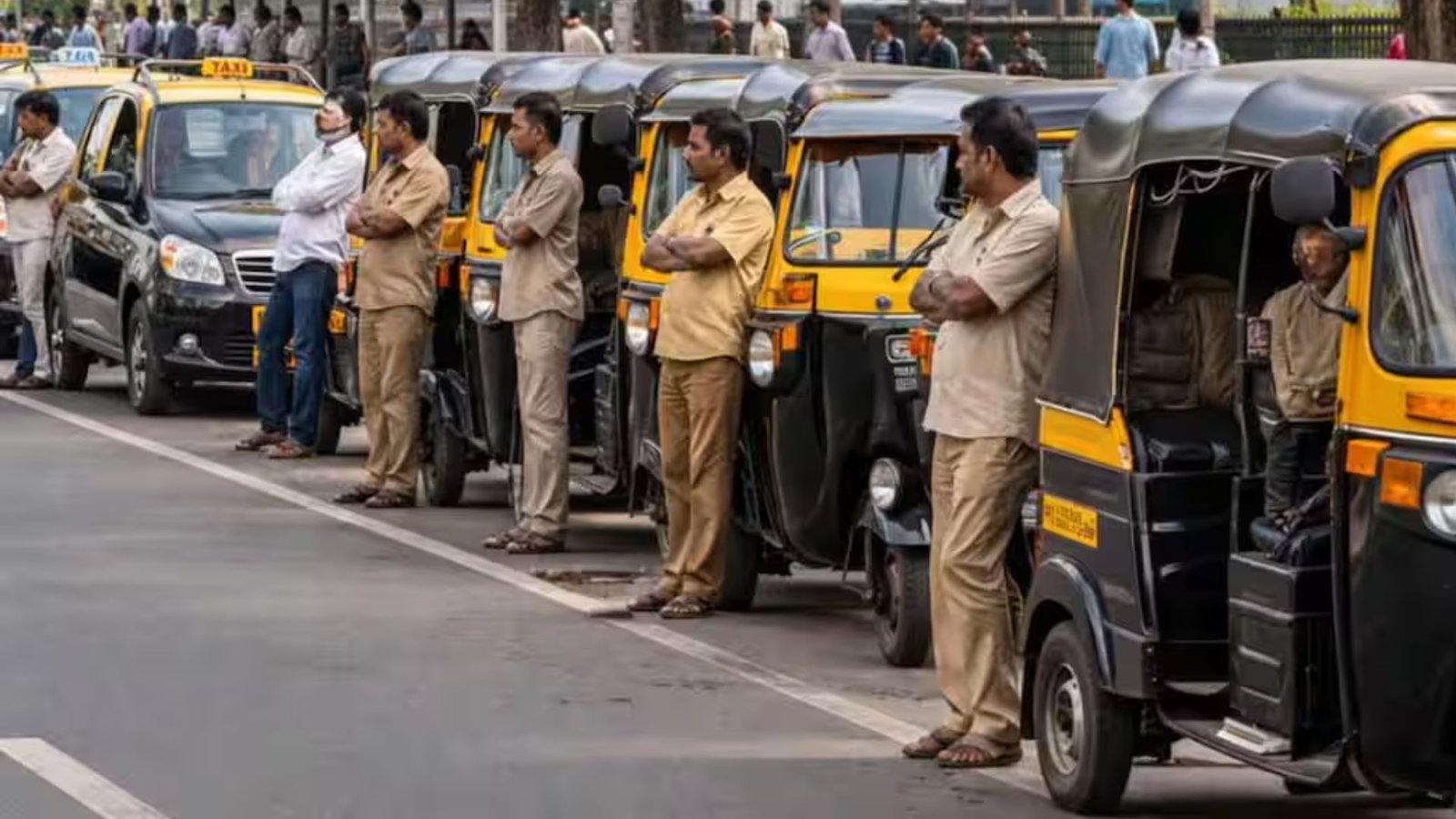 இனி ‘மராத்தி’ தெரிந்தால் மட்டுமே ஆட்டோ, டாக்ஸி ஓட்ட முடியும்! – மகாராஷ்டிர அரசின் புதிய நிபந்தனை