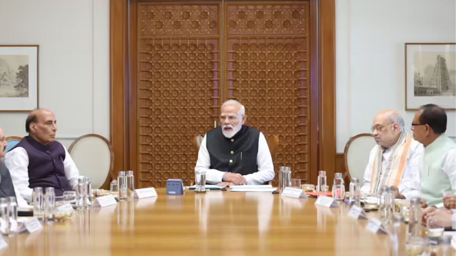 மத்திய கிழக்குப் போர் 2-வது மாதம்: பிரதமர் மோடி தலைமையில் இன்று இரவு 7-க்கு அவசரப் பாதுகாப்பு ஆலோசனைக் கூட்டம்!