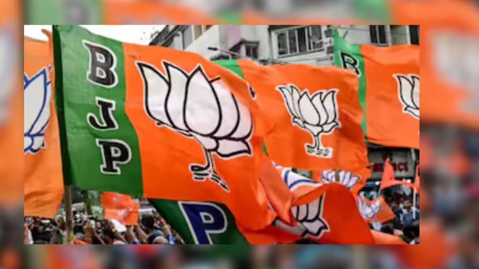 ஜனநாயகம் கேள்விக்குறியாகிறதா? – பாஜக கொடிகளைத் தயாரித்த தேர்தல் அதிகாரி? மேற்கு வங்கத்தில் சர்ச்சை!