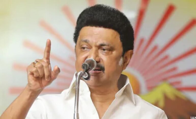 “மரண வியாபாரியோடு அரசியல் செய்யும் நிலைக்குத் தள்ளப்பட்டுவிட்டேன்” – விழுப்புரத்தில் எடப்பாடி பழனிசாமியை வெளுத்து வாங்கிய முதல்வர் ஸ்டாலின்!