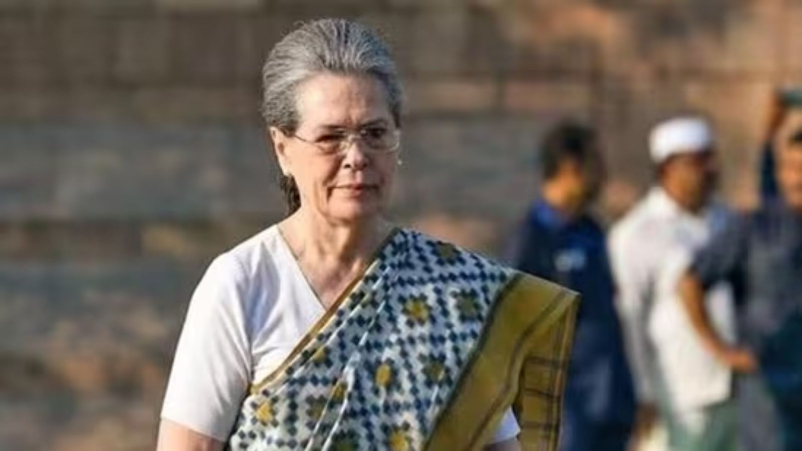 “பெண்கள் இடஒதுக்கீடு ஒரு அரசியல் தந்திரம்!” – தொகுதி மறுவரையறை குறித்து சோனியா காந்தி கடும் எச்சரிக்கை.