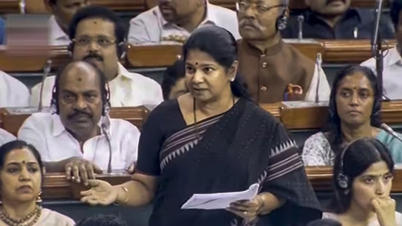 “அமித் ஷா சொல்வது பொய்… மசோதாவின் பிரிவு 4 என்ன சொல்கிறது?” – மக்களவையில் கனிமொழி அனல் பறக்கும் பேச்சு!
