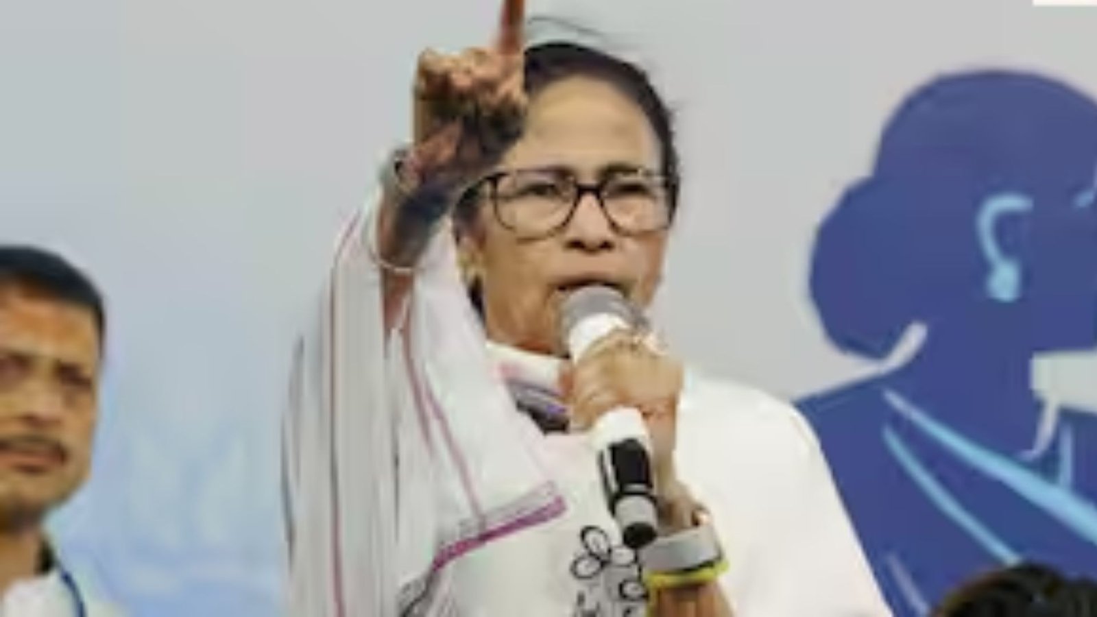 “நாங்கள் தோற்கவில்லை; பதவி விலக மாட்டேன்!” – மேற்கு வங்கத் தேர்தல் முடிவுகளை ஏற்க மறுக்கும் மம்தா பானர்ஜி.