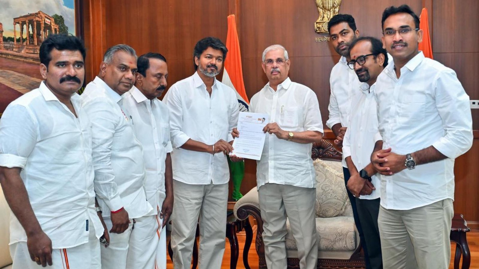 விஜய்யிடம் ஆளுநர் சொன்ன ‘அந்த’ நிபந்தனை! – பதவியேற்பு தள்ளிப்போவது ஏன்? ராஜ் பவன் விளக்கம்.