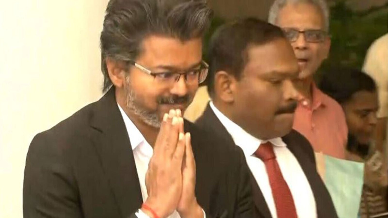 டெல்லியிலும் சைலண்ட் மோடில் விஜய்! தமிழக முதல்வர்களின் மரபை உடைக்கிறாரா? செய்தியாளர்கள் கடும் அதிருப்தி!