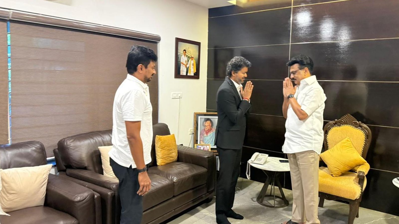 “அரசியல் நாகரிகம்!” – ஸ்டாலினைச் சந்தித்து வாழ்த்துப் பெற்ற முதலமைச்சர் விஜய்.