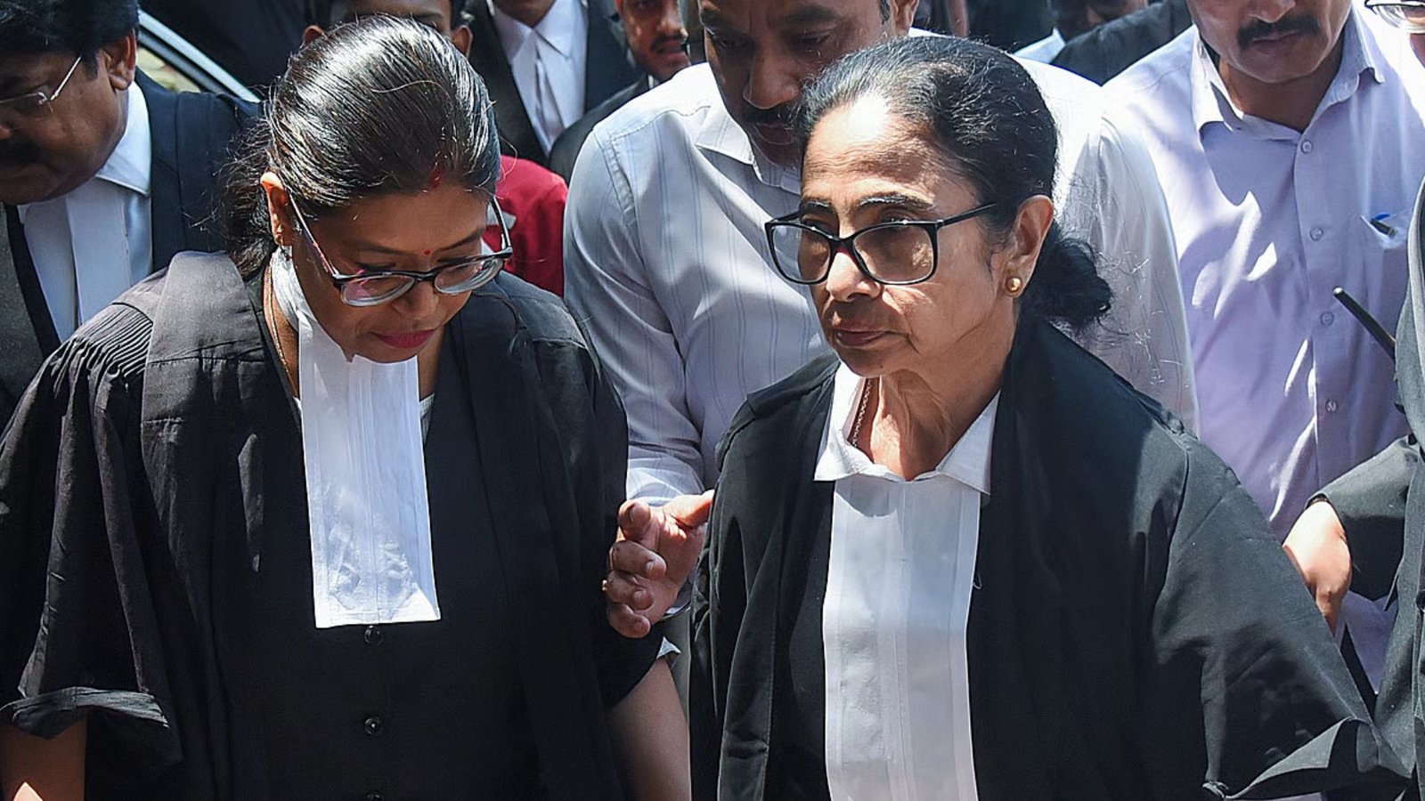 கல்கத்தா உயர் நீதிமன்றத்தில் பரபரப்பு: மம்தா பானர்ஜிக்கு எதிராக ‘சோர் சோர்’ முழக்கங்கள்!