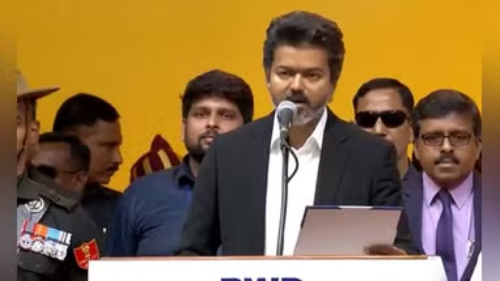 தமிழக அமைச்சரவை அதிரடி விரிவாக்கம்: 23 புதிய தவெக எம்.எல்.ஏ-க்கள் இன்று அமைச்சர்களாகப் பதவியேற்பு!