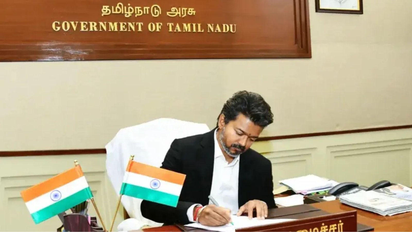 தமிழக அமைச்சரவையில் யாருக்கு எந்த துறை? செங்கோட்டையன் இலாகா அதிரடி மாற்றம்! 23 அமைச்சர்களின் முழு விவரம்!